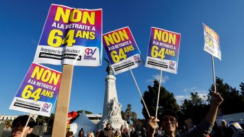 Franța este lovită de noi greve, în timp ce Macron și sindicatele nu dau înapoi în lupta privind vârsta de pensionare