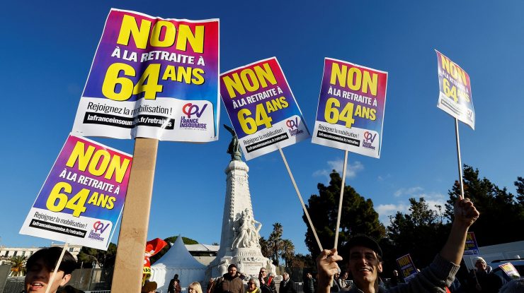 Franța este lovită de noi greve, în timp ce Macron și sindicatele nu dau înapoi în lupta privind vârsta de pensionare