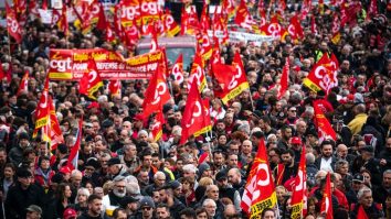 Reforma pensiilor inițiată de Macron prin care crește vârsta de pensionare, declanșează greve și proteste în toată Franța