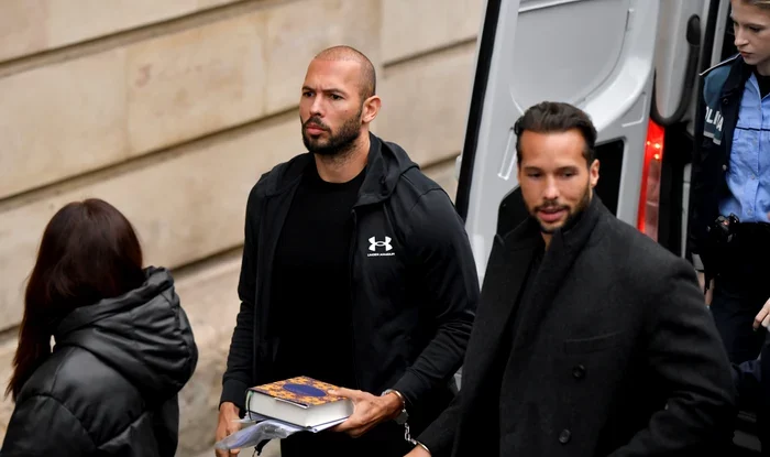 România prelungește arestul lui Andrew Tate și al fratelui său pentru acuzații de viol și trafic de persoane