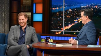 Prințul Harry recunoaște că se uită la The Crown și verifică faptele din serialul Netflix