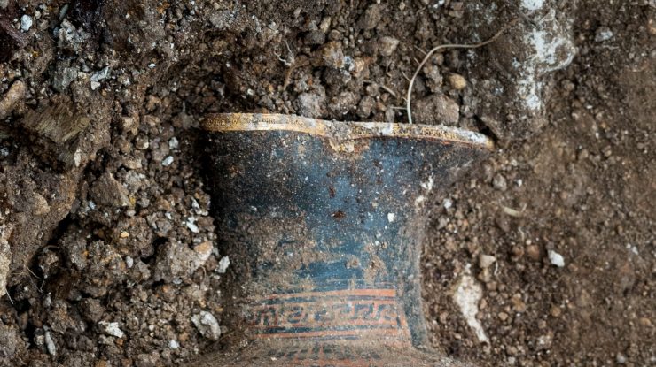 Sute de artefacte arheologice vechi de 5.000 de ani, descoperite în interiorul unor case din Spania