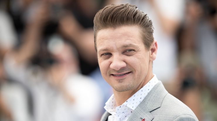Jeremy Renner anunță că este acasă cu familia după accidentul cu plugul de zăpadă