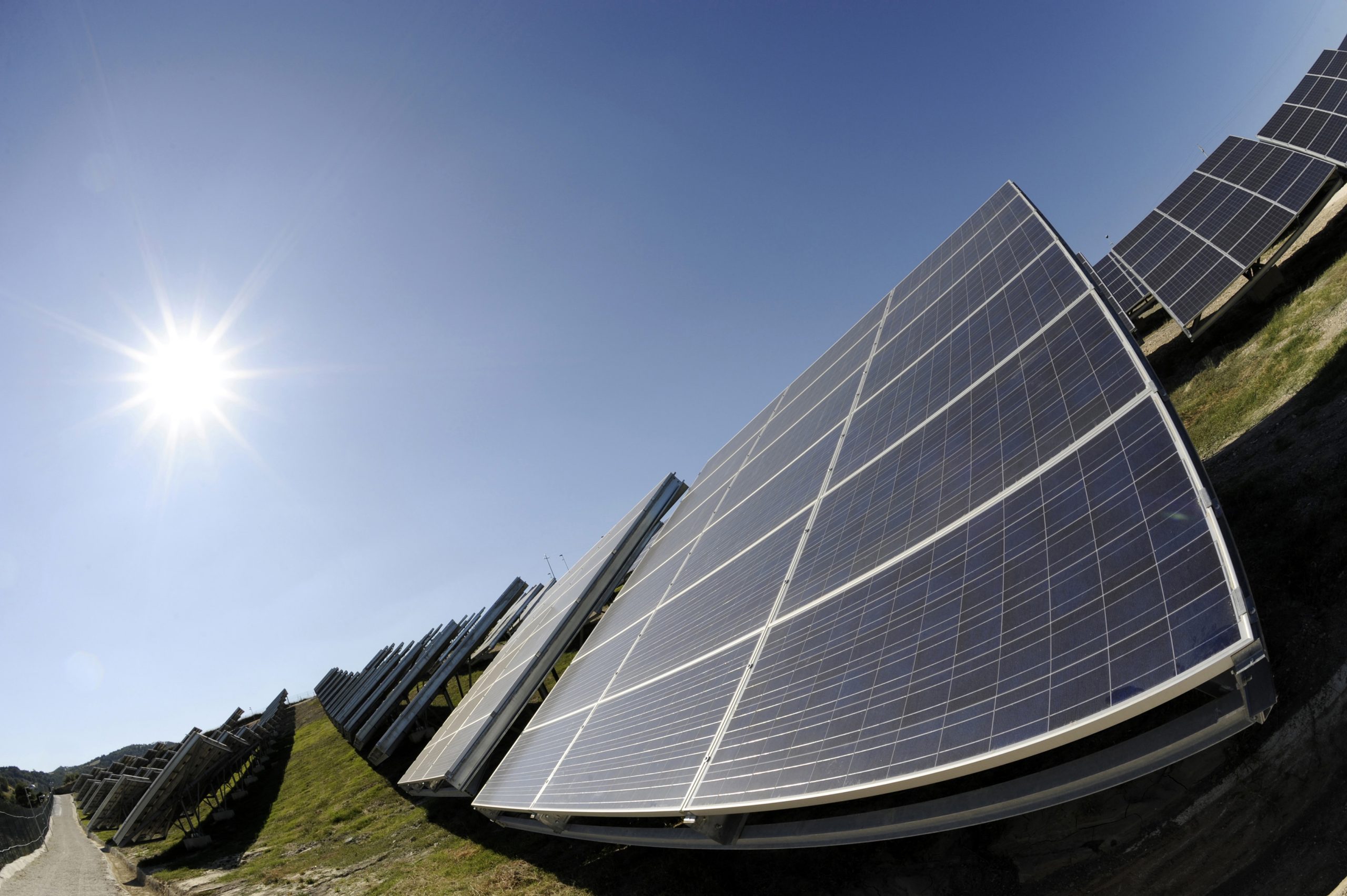 Oamenii de știință britanici intenționează să lanseze panouri solare în spațiu pentru a rezolva criza energetică mondială