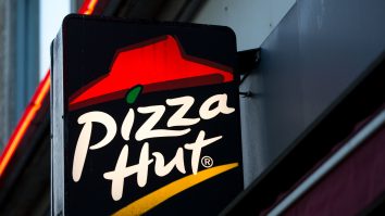 Pizza Hut a doborât recordul mondial Guinness pentru cea mai mare pizza din toate timpurile