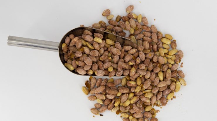 STUDIU. Consumul de arahide fierte poate vindeca copiii de această alergie potențial fatală