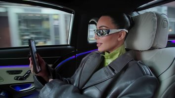 Kim Kardashian este criticată după ce a cumpărat la licitație un colier care a aparținut Prințesei Diana