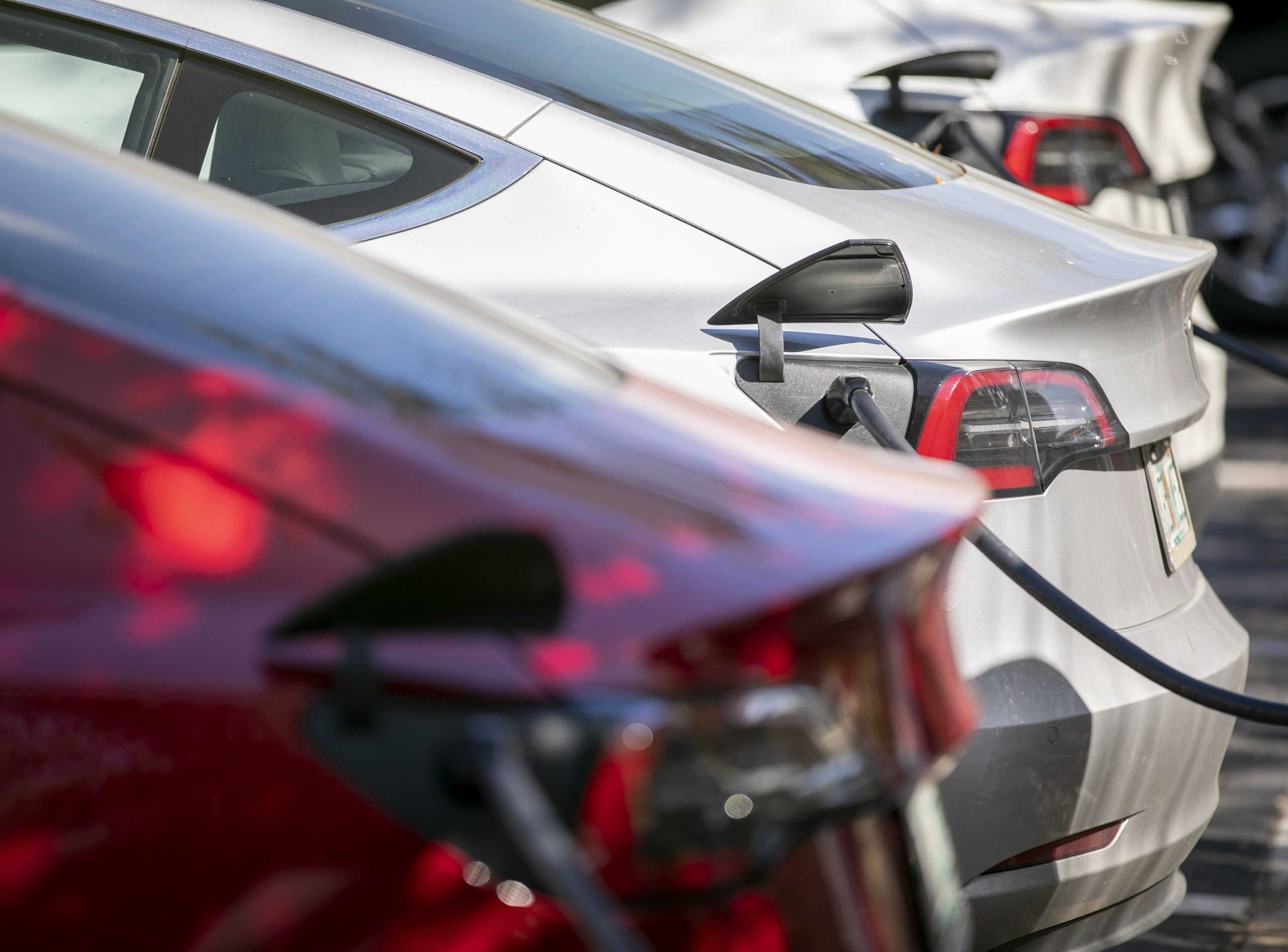 Tesla se vinde cel mai bine în Norvegia