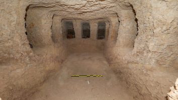 Egiptul anunță descoperirea a patru noi morminte ale unor demnitari faraoni și a unei mumii acoperite cu aur