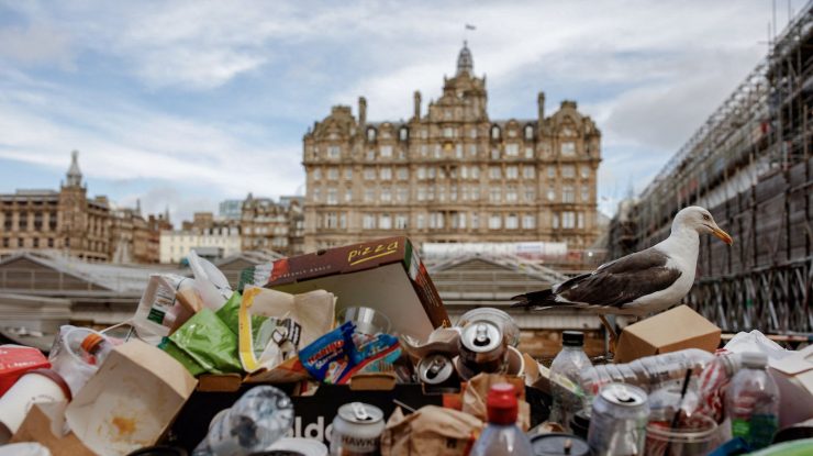 Zagreb, capitala Croației, se afundă în gunoaie
