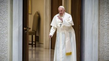 Papa Francisc a prezidat funeraliile predecesorului Benedict al XVI-lea, o premieră în epoca modernă
