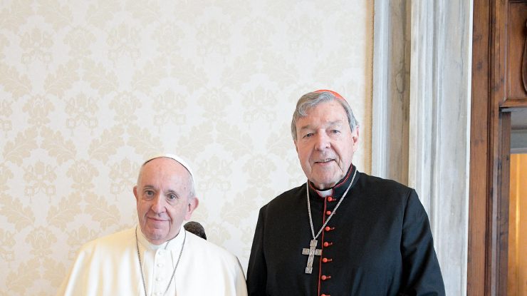 Cardinalul australian Pell a întocmit un memoriu secret în care califică papalitatea lui Francisc drept o „catastrofă”