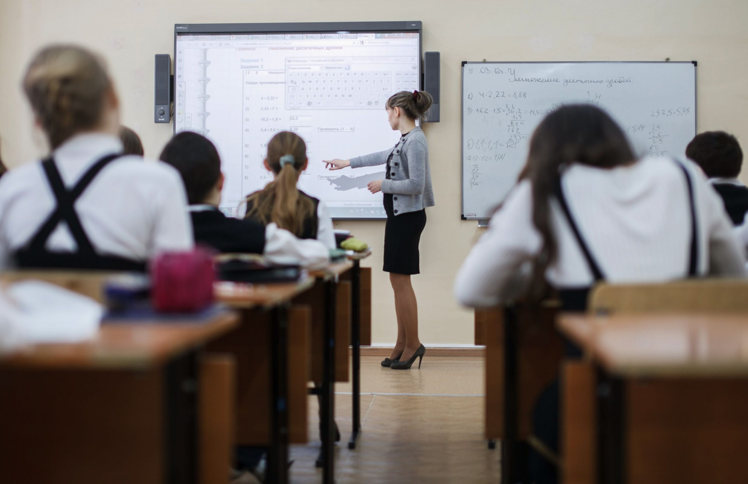 Familiile a doi elevi, condamnate pentru glume pe net