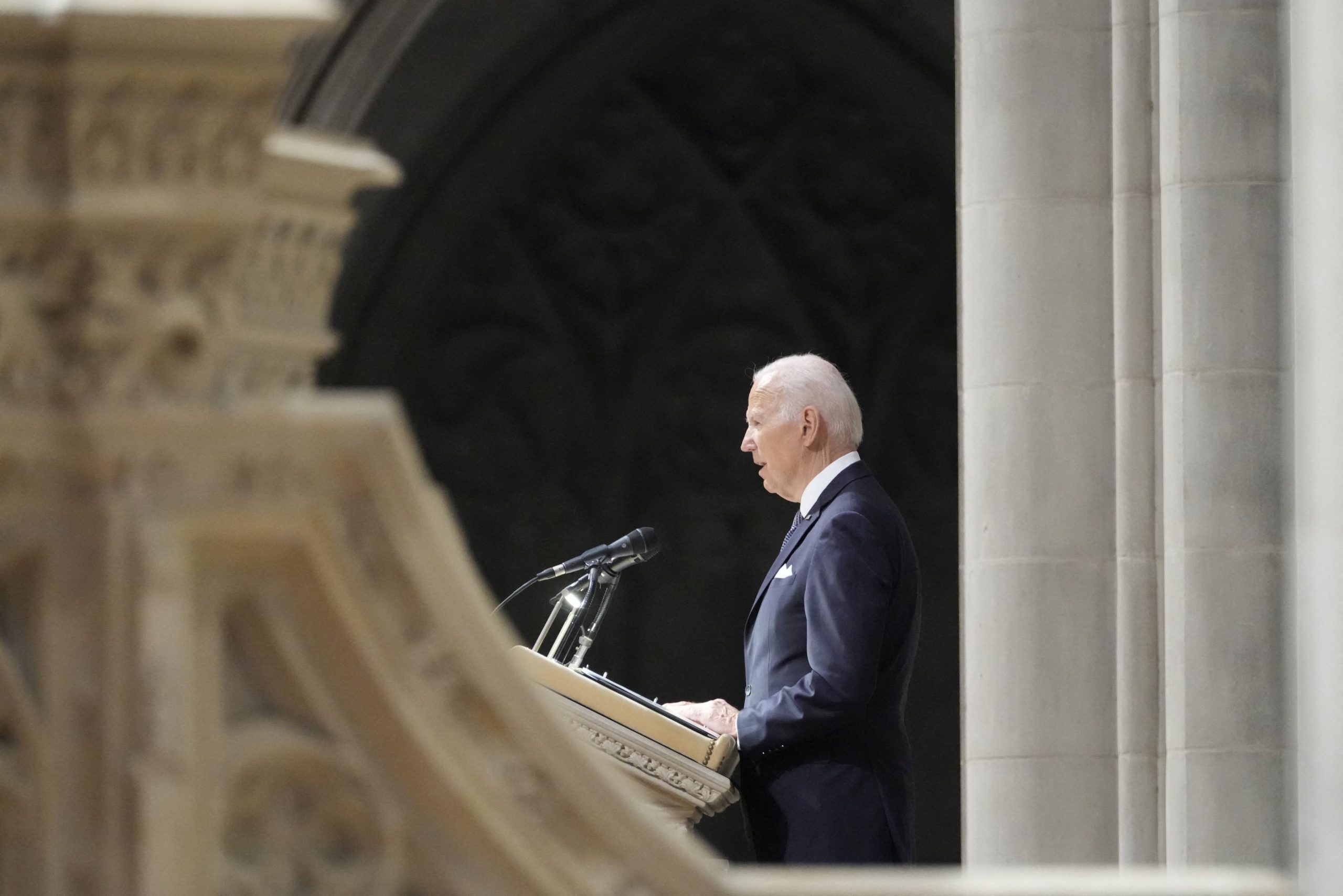 Documentele nu stăteau în stradă, spune Biden
