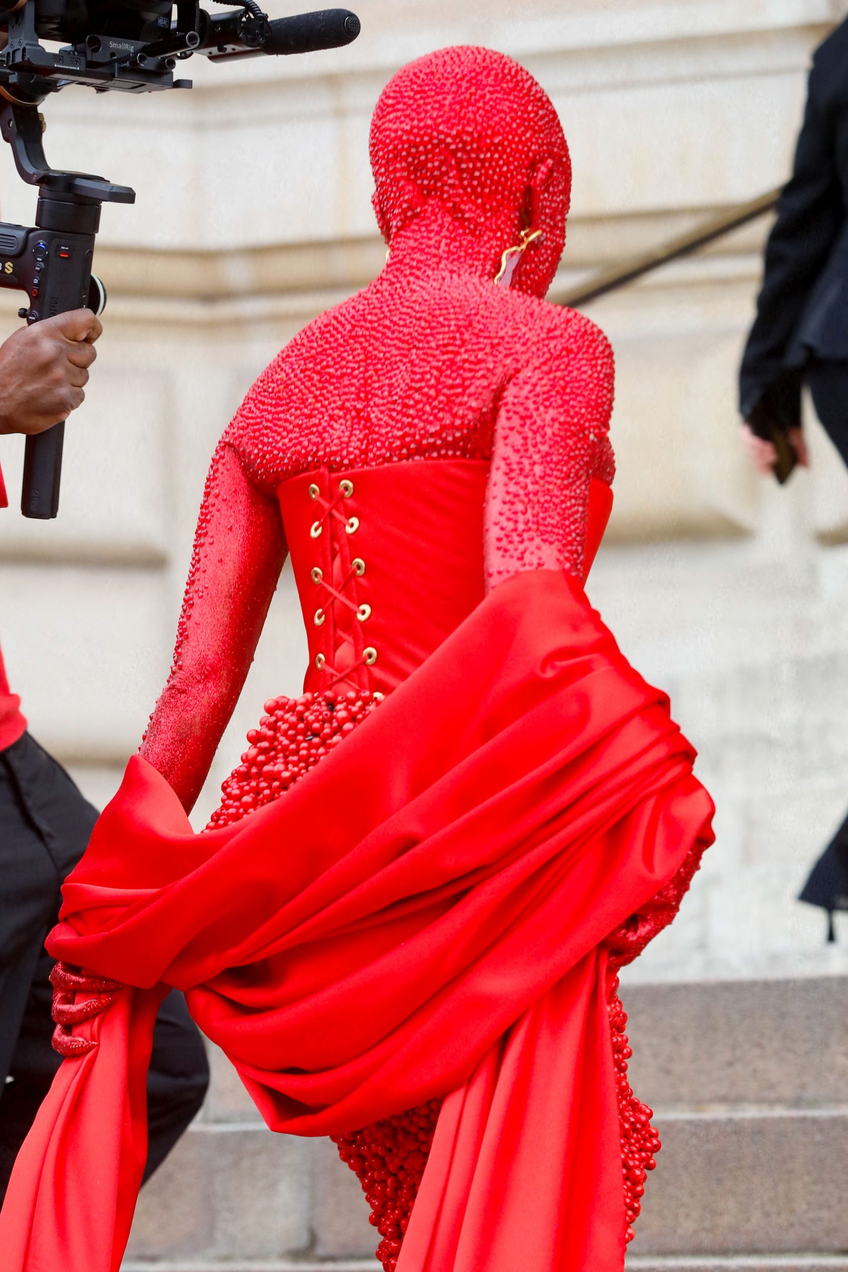 Tripofobia, tulburarea provocată de rochia lui Doja Cat de la show-ul Schiaparelli