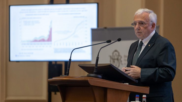 Mugur Isărescu: „Sistemul bancar românesc este mai puţin expus riscurilor decât media europenă”