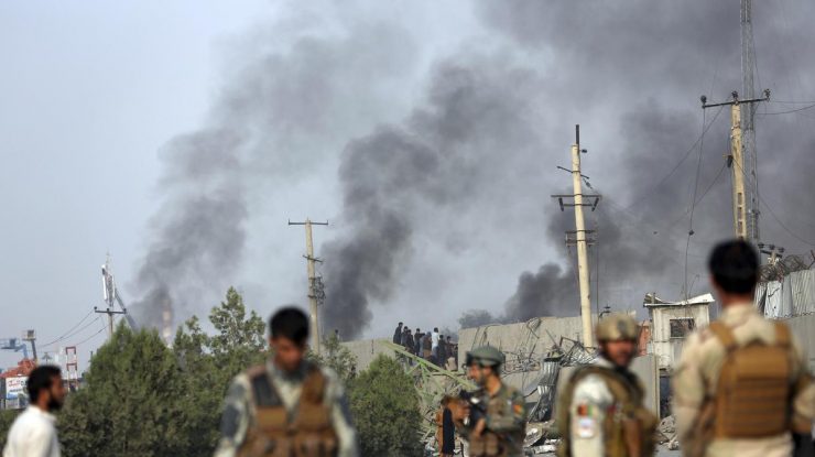 O bombă a explodat pe aeroportul militar din Kabul și a ucis mai multe persoane
