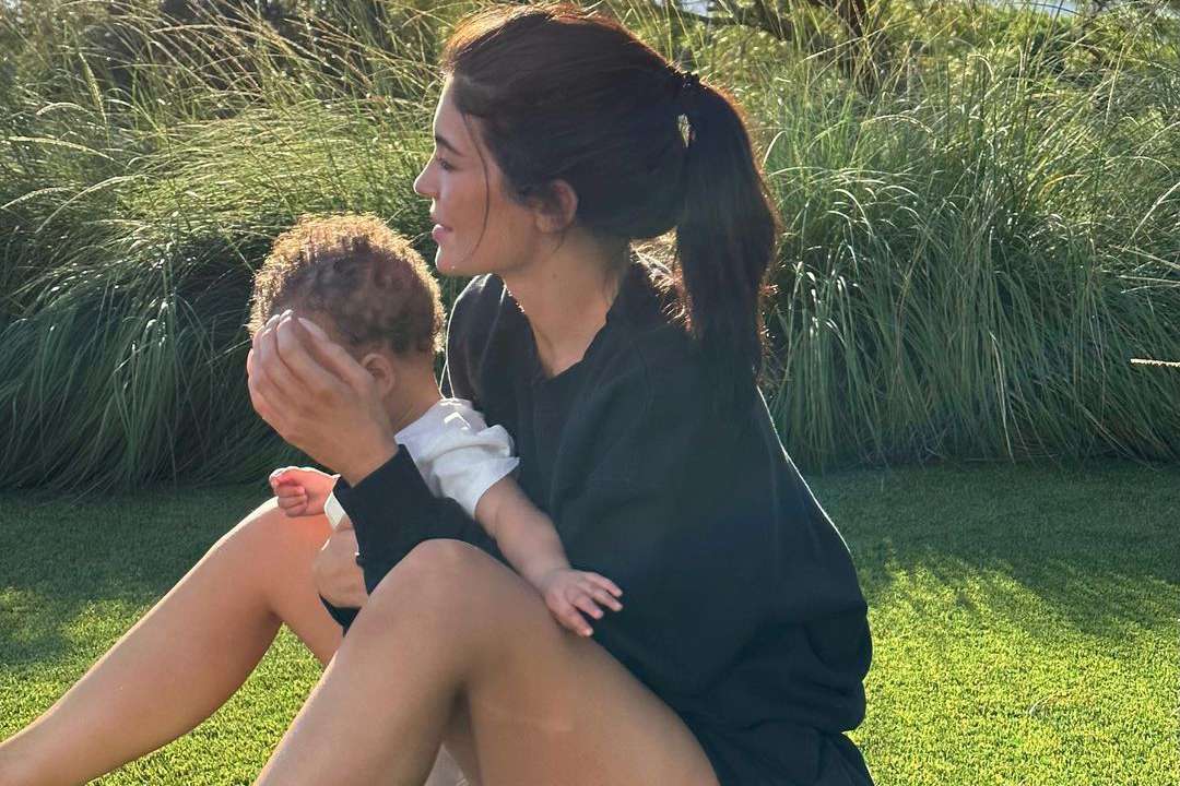 Fanii lui Kylie Jenner sunt îngroziți de semnificația pe care o are numele fiului ei în arabă