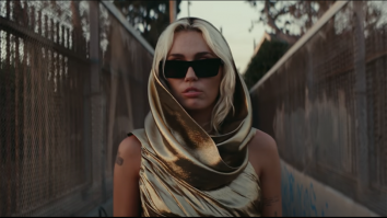 Piesa „Flowers” a lui Miley Cyrus doboară recordul Spotify cu peste 100 de milioane de ascultări în prima săptămână