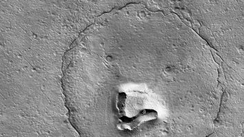 NASA a descoperit o formațiune care seamănă cu fața unui urs