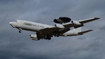 NATO desfășoară avioane de supraveghere în România pentru a monitoriza activitatea Rusiei