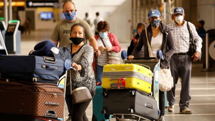 OMS îndeamnă călătorii să poarte măști pe măsură ce se răspândește o nouă variantă de COVID