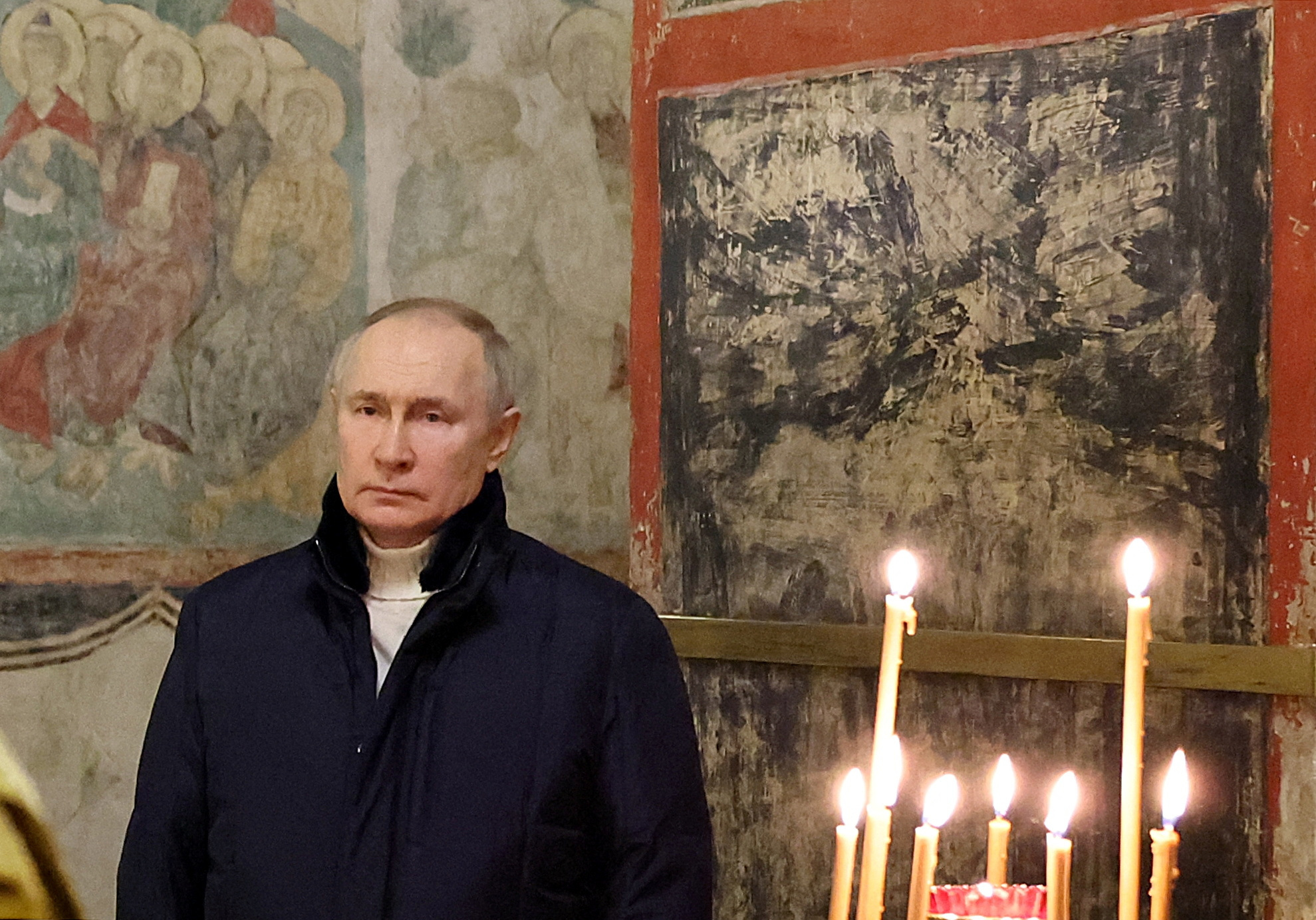 Putin a apărut singur la slujba de sărbători și a lăudat Biserica Ortodoxă Rusă pentru sprijin