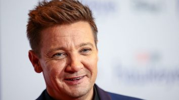Actorul Jeremy Renner a ieșit din operație, dar este încă în stare critică la Terapie Intensivă