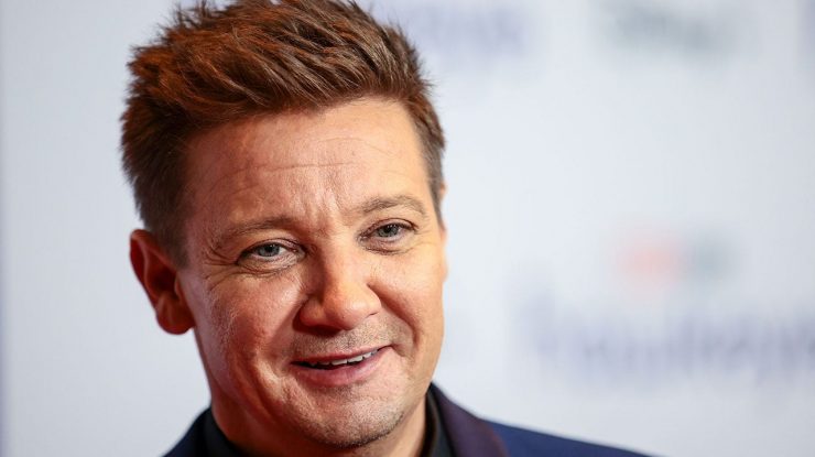 Actorul Jeremy Renner a ieșit din operație, dar este încă în stare critică la Terapie Intensivă