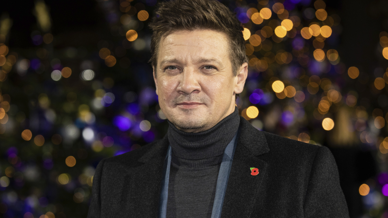 Actorul Jeremy Renner este în stare critică, dar stabilă în urma unui accident