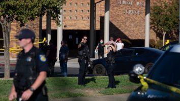 Profesoara din Virginia, împușcată în clasă de un elev de 6 ani, acum în „stare stabilă”