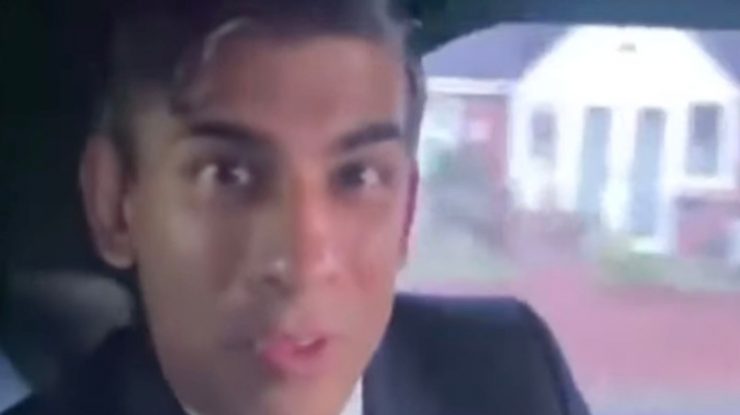 Premierul Sunak își cere scuze pentru că nu și-a pus centura de siguranță în timp ce filma într-o mașină în mișcare