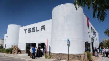 Tesla este tot mai aproape de a fi judecată pentru rasism în SUA