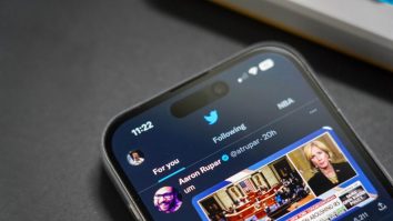 Musk susține că Twitter nu va mai insista atât de mult ca tu să folosești cronologia algoritmică „For you”