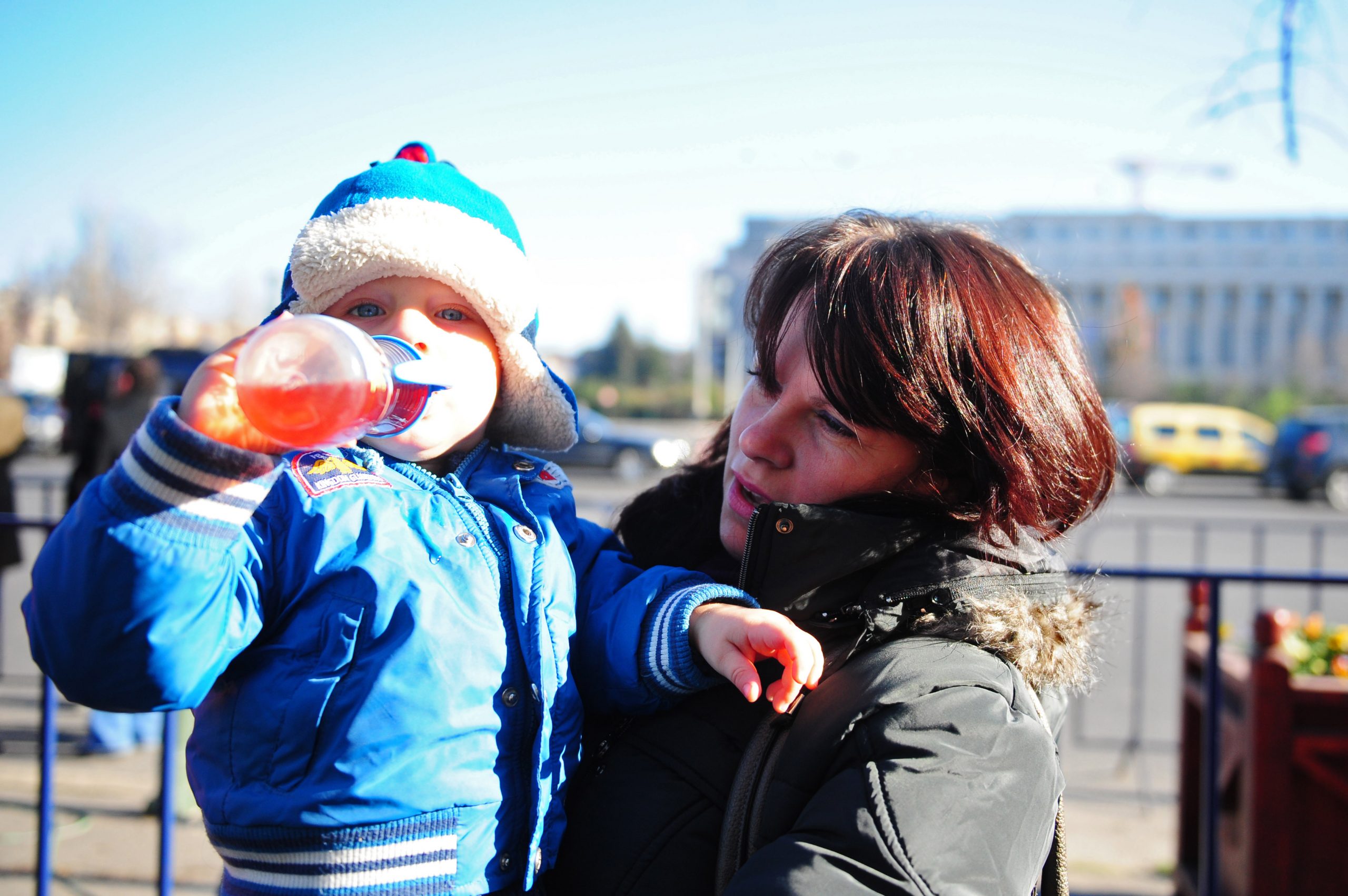 „Bebelușii Coca-Cola”: Ce este acest fenomen care îi îngrijorează pe stomatologi