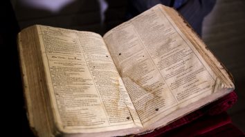 Exemplare din prima ediție a pieselor lui Shakespeare, expuse în Scoția