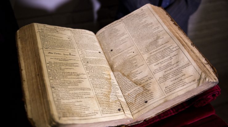 Exemplare din prima ediție a pieselor lui Shakespeare, expuse în Scoția