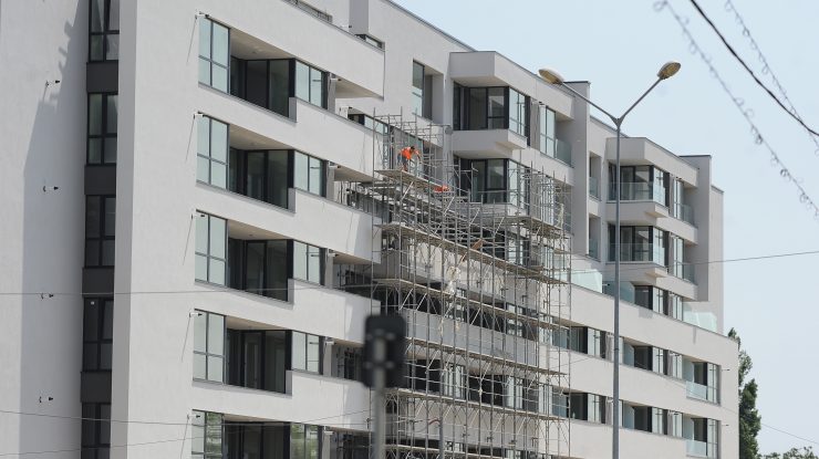 ANALIZĂ. Nivelul de trai şi ofertele din piaţa rezidenţială transformă locuitul la demisol în normalitate, dar cât de sigure sunt astfel de apartamente?