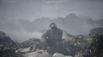 RAPORT. Hainele donate înrăutățesc poluarea cu plastic din Kenya