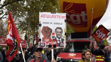 O nouă rundă de greve și proteste în Franța contra reformei sistemului de pensii