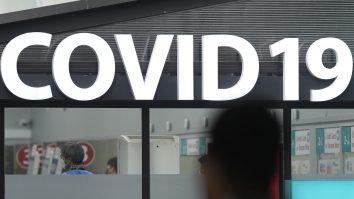 Șeful FBI, Christopher Wray, spune că originea COVID-19 este cel mai probabil dintr-un laborator din China