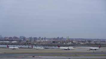 Închiderea spațiului aerian de pe Lacul Michigan, cea mai recentă mișcare în lunga poveste a obiectelor zburătoare misterioase