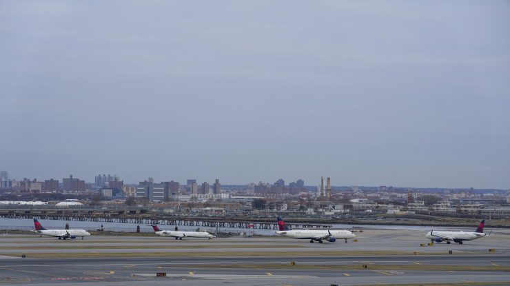 Închiderea spațiului aerian de pe Lacul Michigan, cea mai recentă mișcare în lunga poveste a obiectelor zburătoare misterioase