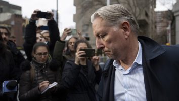 Serviciile secrete britanice l-au surprins pe șeful spionajului FBI întâlnindu-se în secret cu un rus la Londra