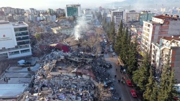 Ajutoare internaționale masive sosesc în Turcia și Siria după cutremurul care a provocat deja moartea a peste 7.000 de persoane