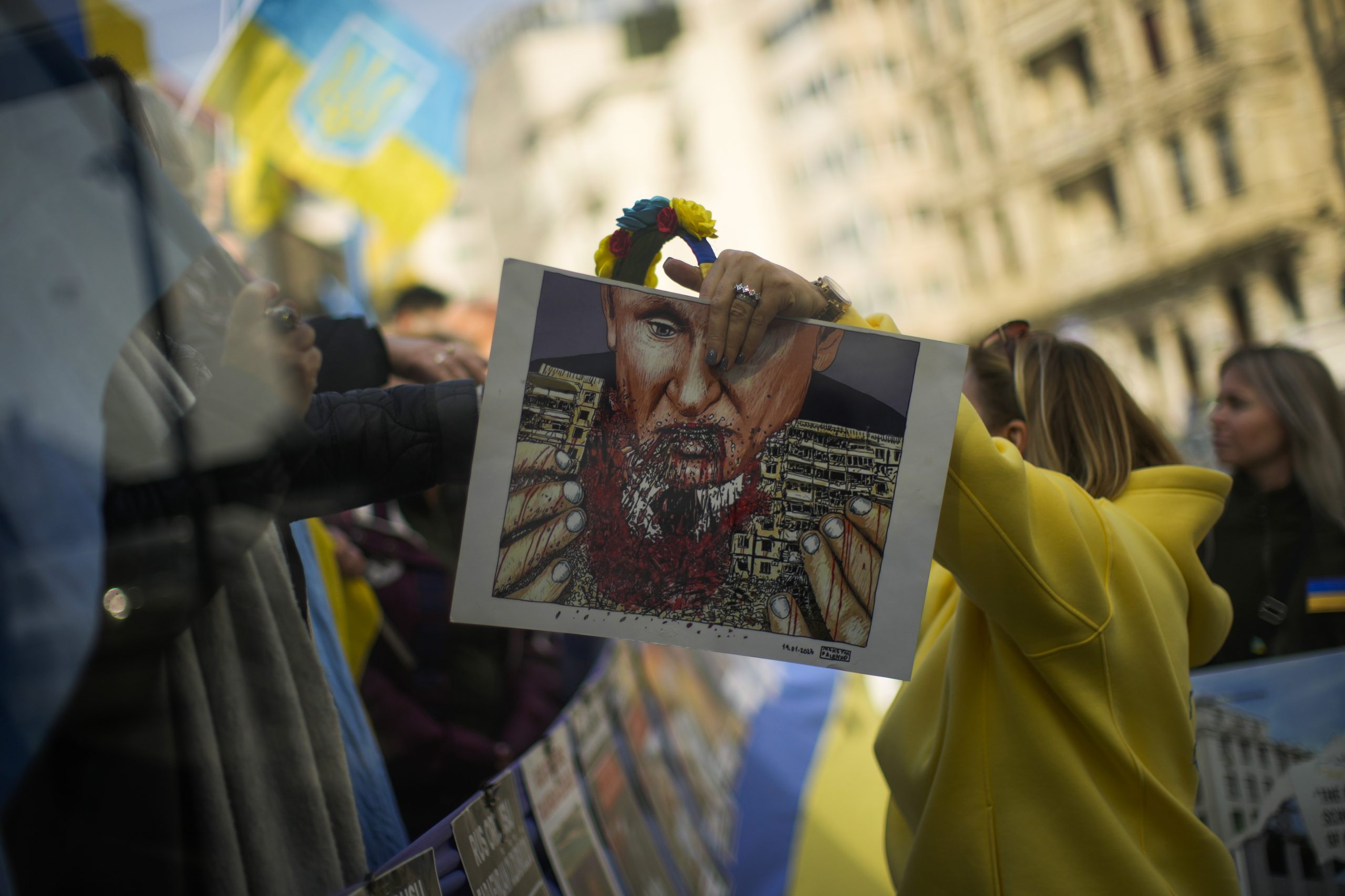 Aproximativ 10.000 de manifestanţi cer, la Berlin, „diplomaţie în loc de livrarea de arme”