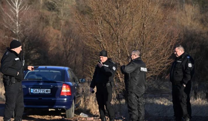 18 migranți au fost găsiți morți într-un camion abandonat lângă Sofia. Se crede că aceștia au murit sufocați