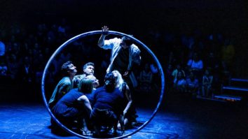 Pentru artiștii de circ ucraineni, viitorul este în aer