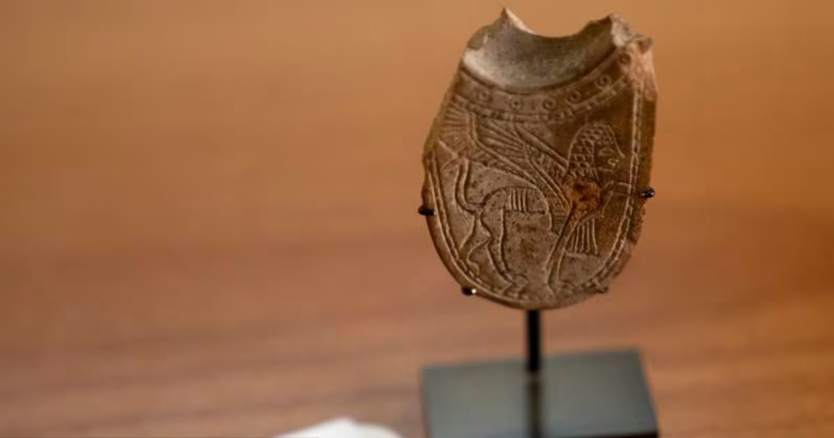 O lingură de fildeș veche de 2.700 de ani stârnește o dispută între Israel și SUA