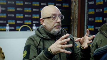 Ucraina îl va înlocui ministrul Apărării în cadrul unei remanieri pe timp de război